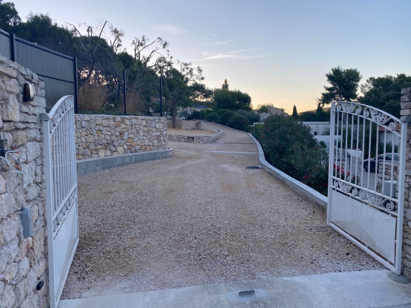 Réfection d’un accès villa en enrobé noir sur la commune de Ventabren