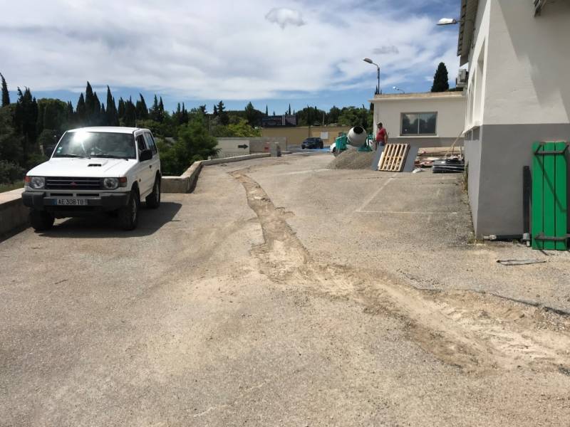Réfection d'un parking d'entreprise en enrobé noir  sur CELONY près d'Aix en Provence