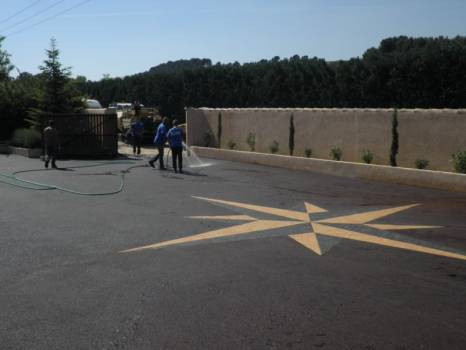 Réalisation d'un support et d'un enrobé rouge sur Meyreuil dans la région Paca