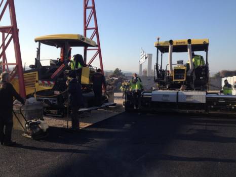 Réfection de parking avec application d'un enrobé noir dans la zone industrielle de Vitrolles (13)