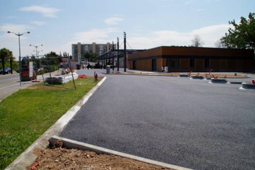 Enrobé paca a appliqué l'enrobé à chaud au finisseur à Marignane