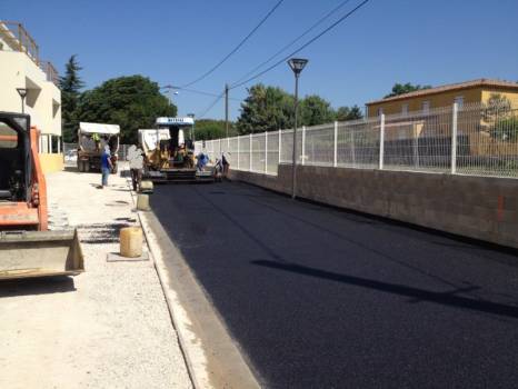 Réfection d'un parking en enrobé noir à chaud dans un Lotissement à Fuveau (13)