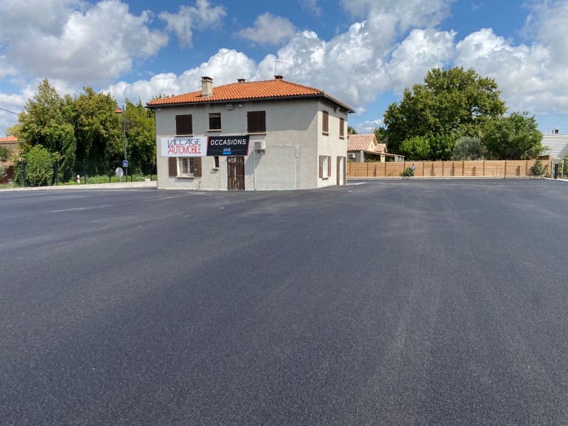 Réfection d un parking en enrobé noir à St Victoret commune de MARIGNANE.