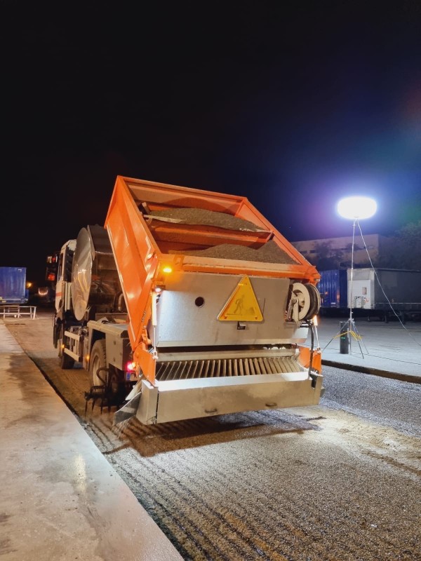 Enrobé paca à réalisé la réfection d’une plateforme logistique en enrobé noir sur la commune de VITROLLES dans les bouches du Rhône 13.