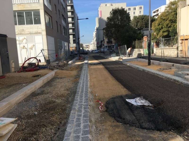 Réalisation d'un BICOUCHE sur une voirie dans la commune de Vitrolles 13.