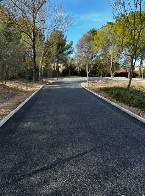 Réalisation d'une voirie en enrobé drainant à Puy St Reparade
