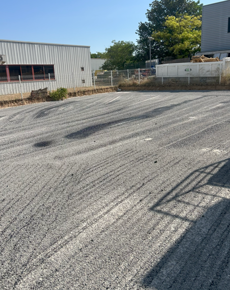 Réalisation d'un parking pour véhicules léger en enrobé, dans la commune de Vitrolles