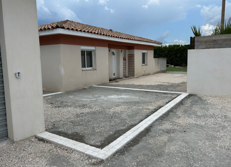 Réalisation d'un accès parking de villa, en enrobé, dans la commune de Rognac.