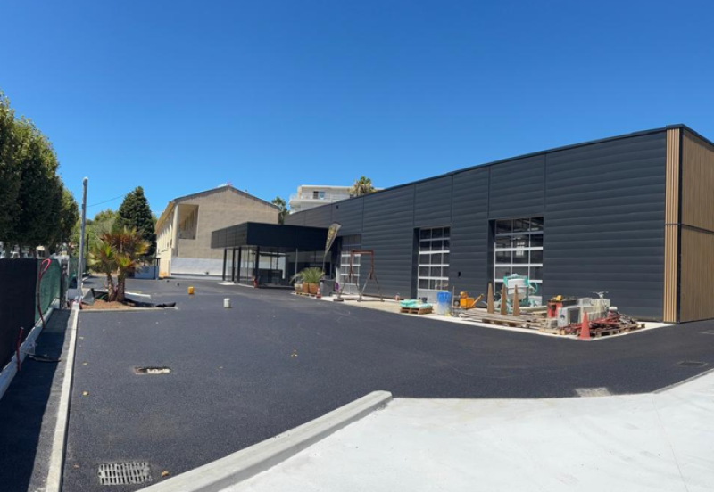 Réalisation en enrobé d'un parking de garage automobile à la Ciotat