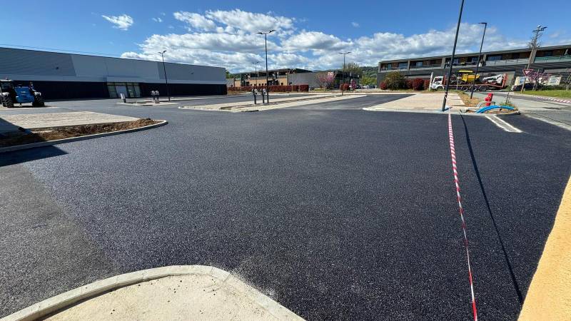 Réalisation d'une voirie en enrobé type BBSG noir dans la commune de Callian