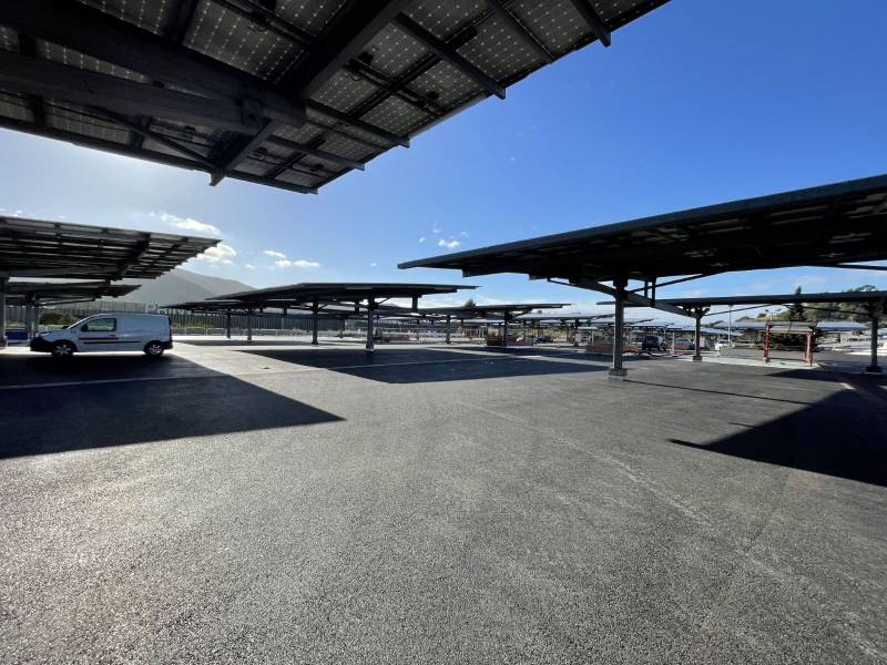 Réalisation d’un parking de grande surface(24 000m2 ) en enrobé noir sur Etancheite à Marseille.