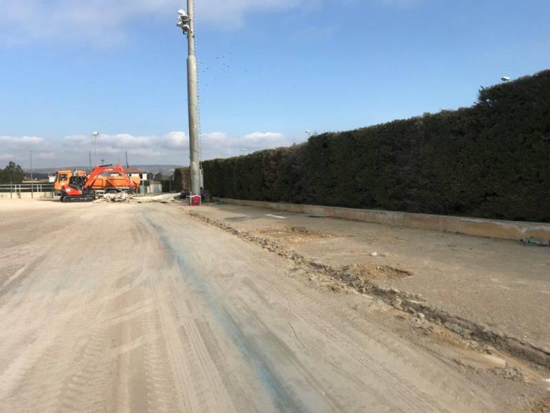 Réalisation d'un Enrobe noir 0/10 sur 800 m2 sur les abords du stade de la ville de Velaux prés d'Aix en Provence