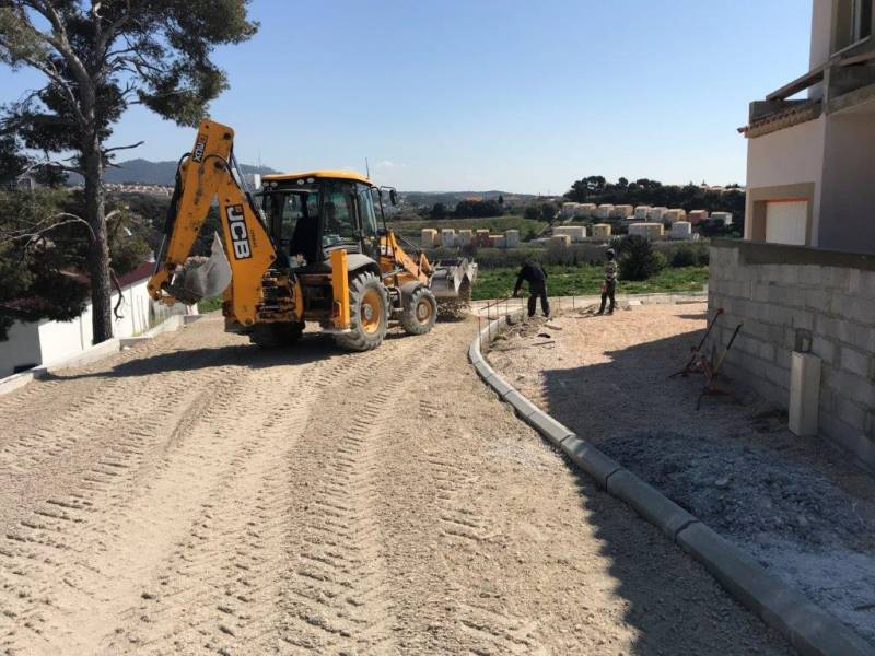 Réalisation d'un Enrobe Noir 0/10 sur 1200 M2 dans la commune des Pennes Mirabeau