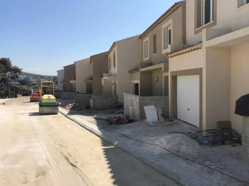 Réalisation d'un Enrobe Noir 0/10 sur 1200 M2 dans la commune des Pennes Mirabeau