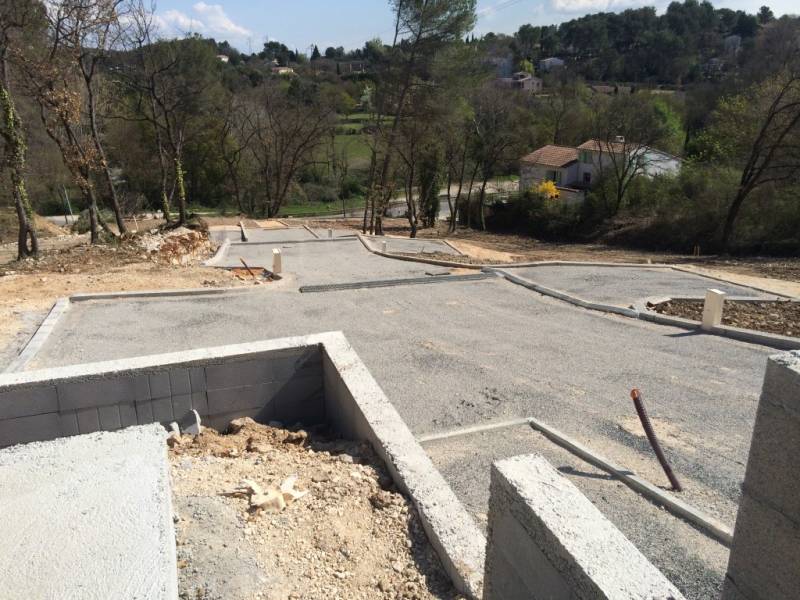 Enrobé paca a réalisé une couche d'accrochage gravillonée à Fuveau