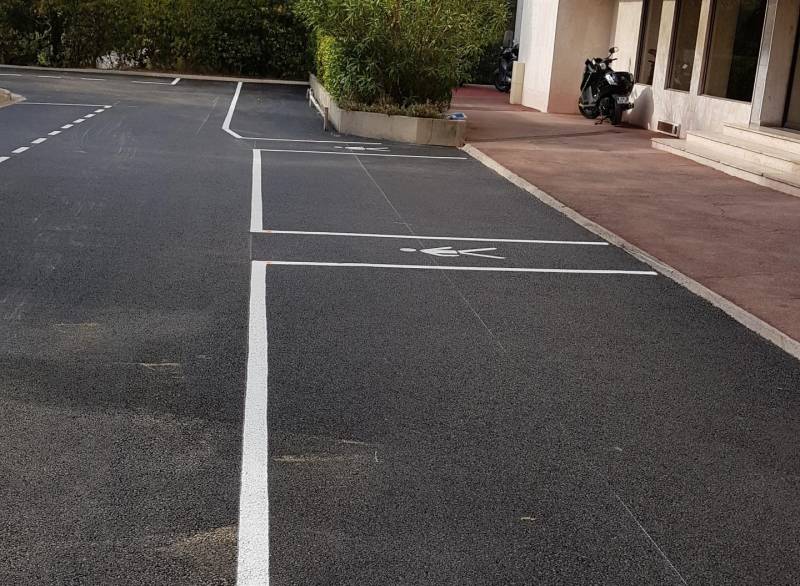 Réfection d'un parking d'une copropriété en enrobé noir sur Marseille 15ème