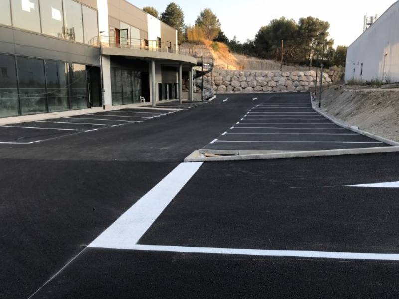 Realisation du parking BASIC FIT sur 2500 m2 à plan de campagne (13) en enrobe noir 0/10