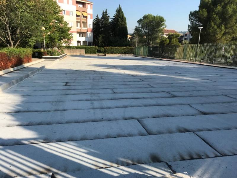 Étanchéité et enrobe noir sur le parking d'une résidence privée sur Aix en Provence