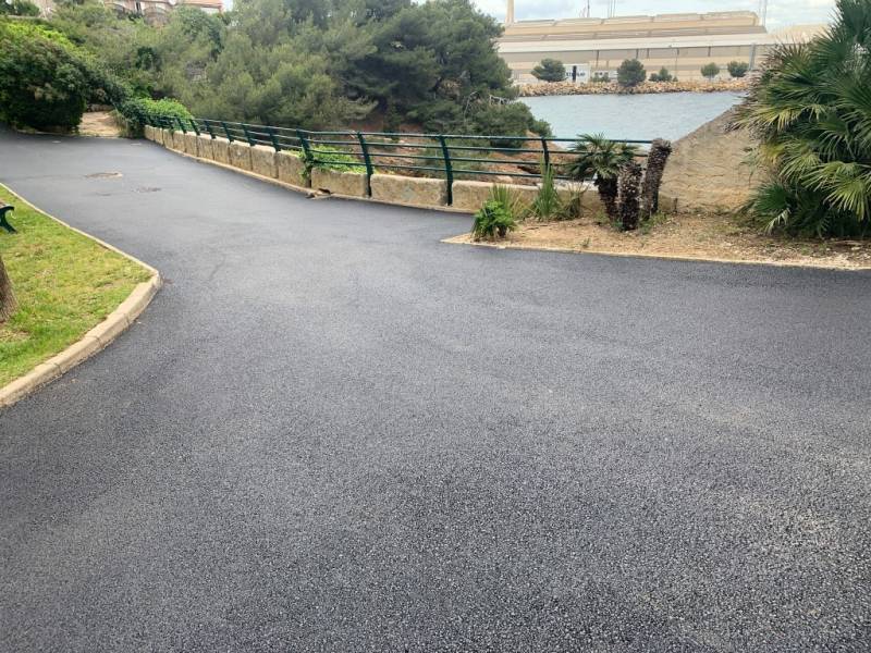 Nivellement et enrobe noir sur le Parc du Mugel a La Ciotat