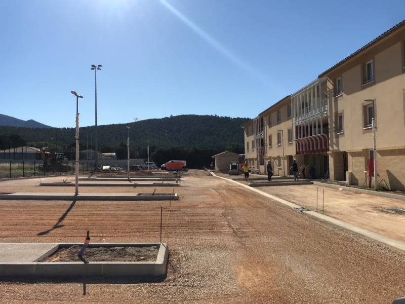 Réfection d'un parking de logements en enrobé noir dans une résidence sur GEMENOS près d'Aubagne