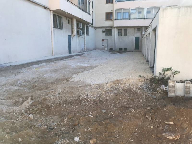 Réfection de la voie et des trottoirs d'une résidence en enrobé noir sur la commune de  VITROLLES