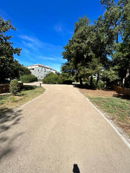 Réalisation d'un chemin en stabilisé renforcé sur grave naturelle à Marseille par Enrobé PACA