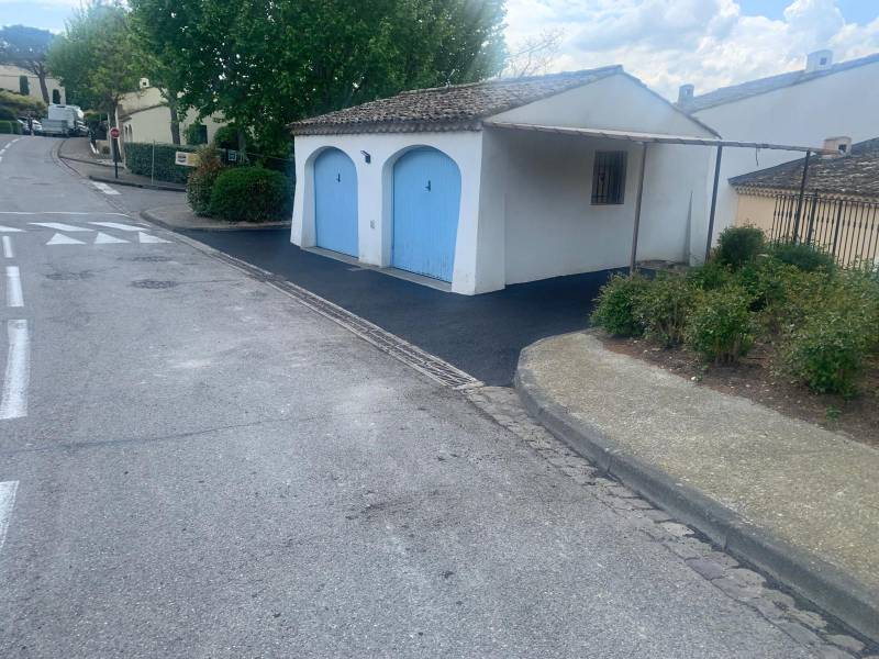 Réalisation d'accès et parking pour particulier au Domaine de Pont Royal à Mallemort