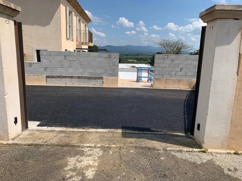 Réalisation d'accès et parking pour particulier au Domaine de Pont Royal à Mallemort