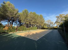 Rénovation complète d’un terrain de tennis à Luynes près d’Aix-en-Provence