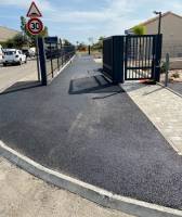 Chantier jardins bois au SALINS DE GIRAUD et enrobé noir