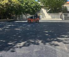 Création d'une cour en enrobé drainant noir à Marseille