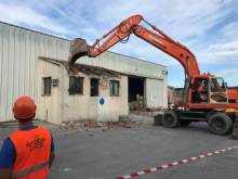 Destruction d'un bâtiment Point P LUYNES