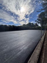 Rénovation complète d’un terrain de tennis à Luynes près d’Aix-en-Provence