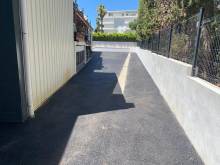 Réalisation en enrobé d'un parking de garage automobile à la Ciotat