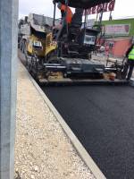 Remise en état d'une voirie en enrobé, à Plan de Campagne