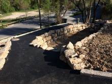 Réalisation d'un accès lotissement en enrobé à chaud à Fuveau.