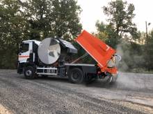 Réalisation d'un parking et d'un chemin en enrobé noir sur AURIOL