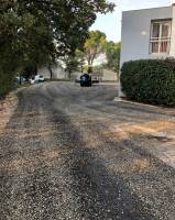 Réalisation d'un parking et d'un chemin en enrobé noir sur AURIOL