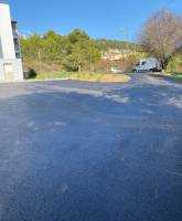 Réalisation d'un parking et d'un chemin en enrobé noir sur AURIOL