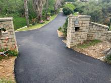 Nivellement et enrobe noir sur le Parc du Mugel a La Ciotat