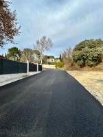 Réalisation d'un chemin d'accès villa en enrobé noir