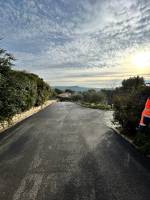 Réalisation d'un chemin d'accès villa en enrobé noir