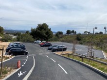Couche d imprégnation gravillonnée sur parking avant enrobés noir 0/10 à la Ciotat